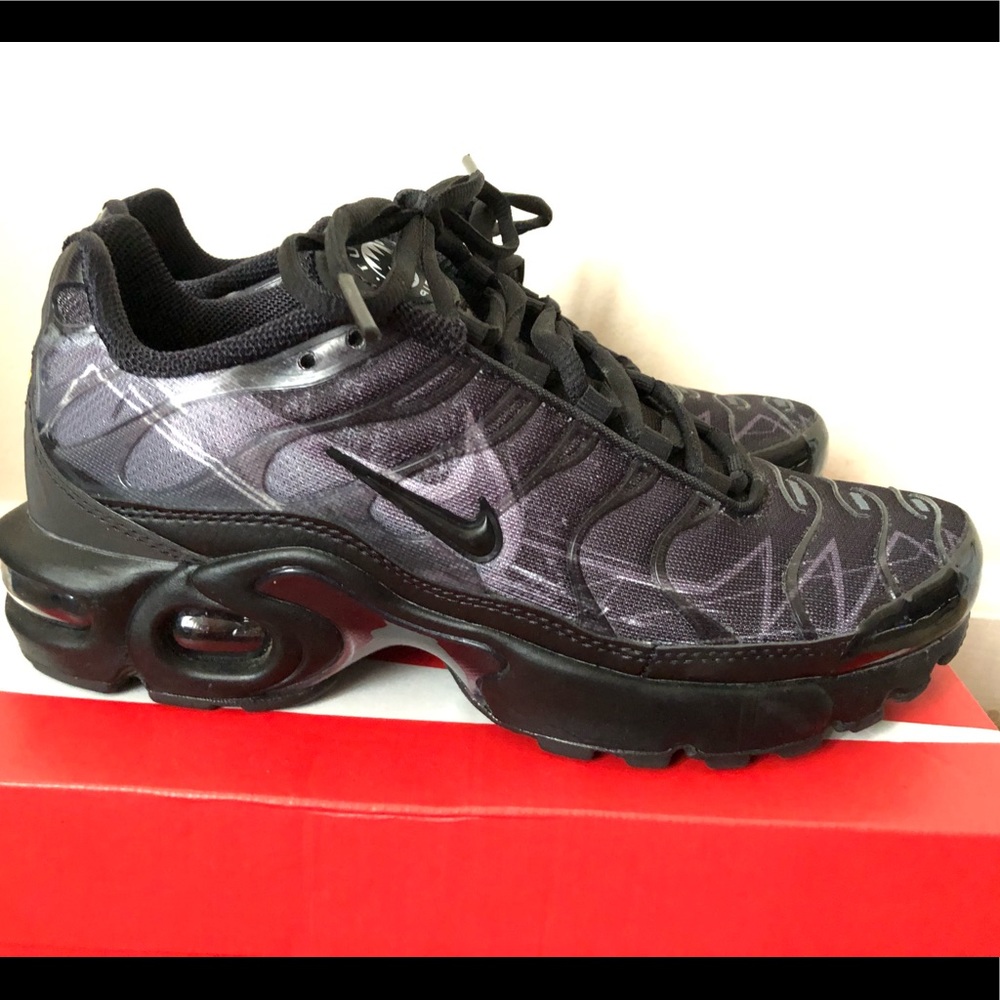 Brand New Air Max Plus Black/Metallic grey 5y